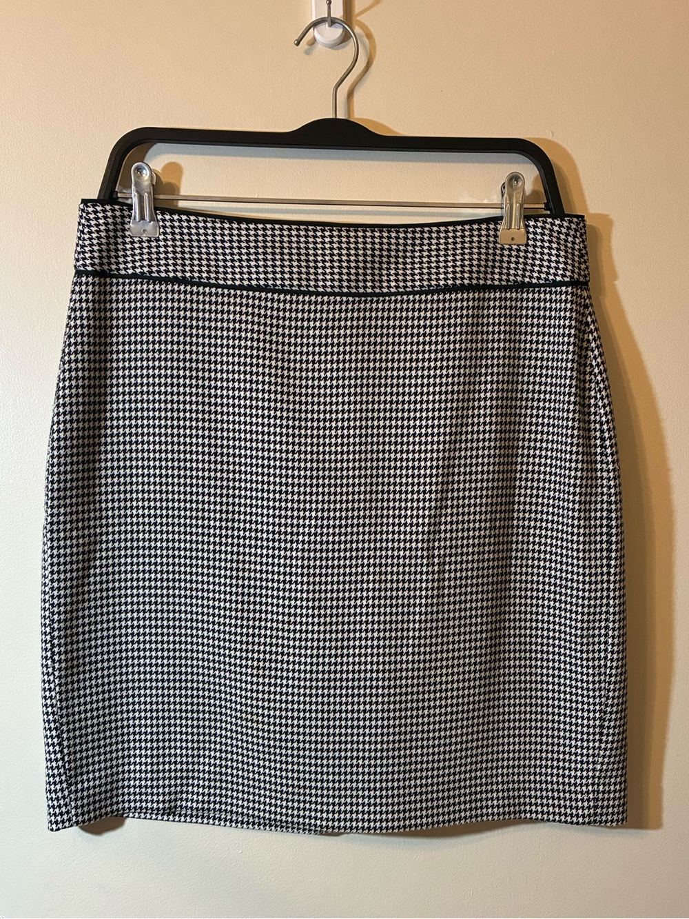 Banana Republic Classic Black & White
Houndstooth Skirt Tailored Office Fall 8